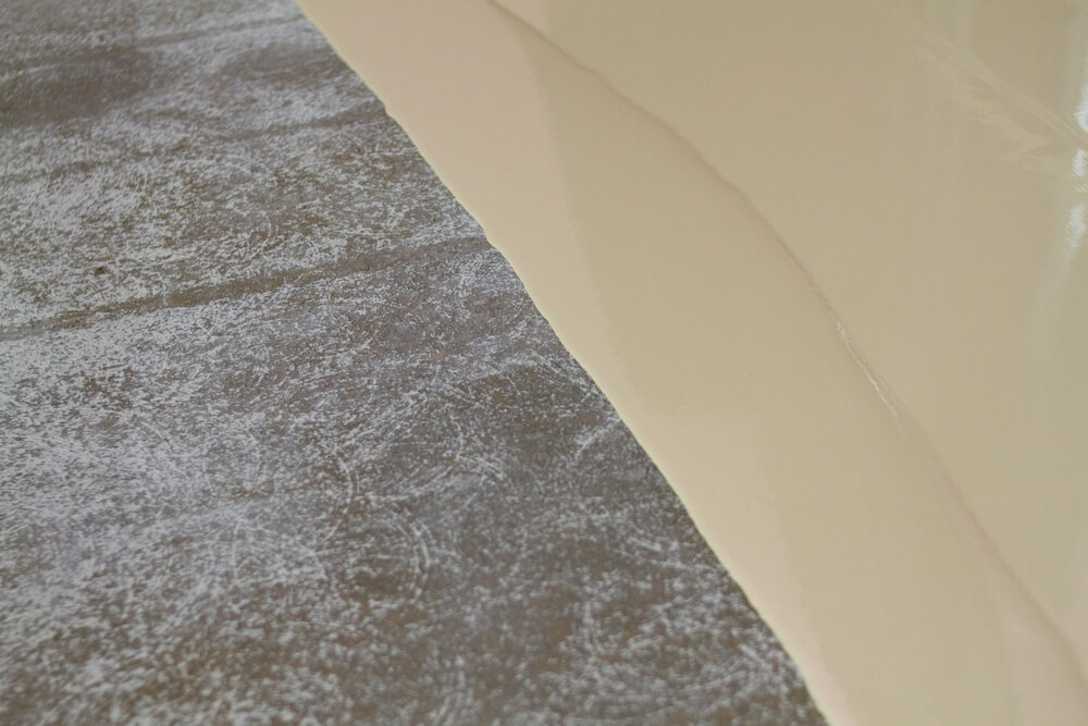 Fugenloser Boden im Wohnzimmer: Diese Fehler sollten Sie vermeiden