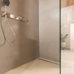 Can a seamless floor be applied on tiles?