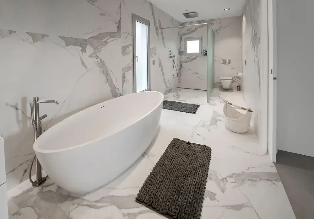 Badezimmer aus Marmor
